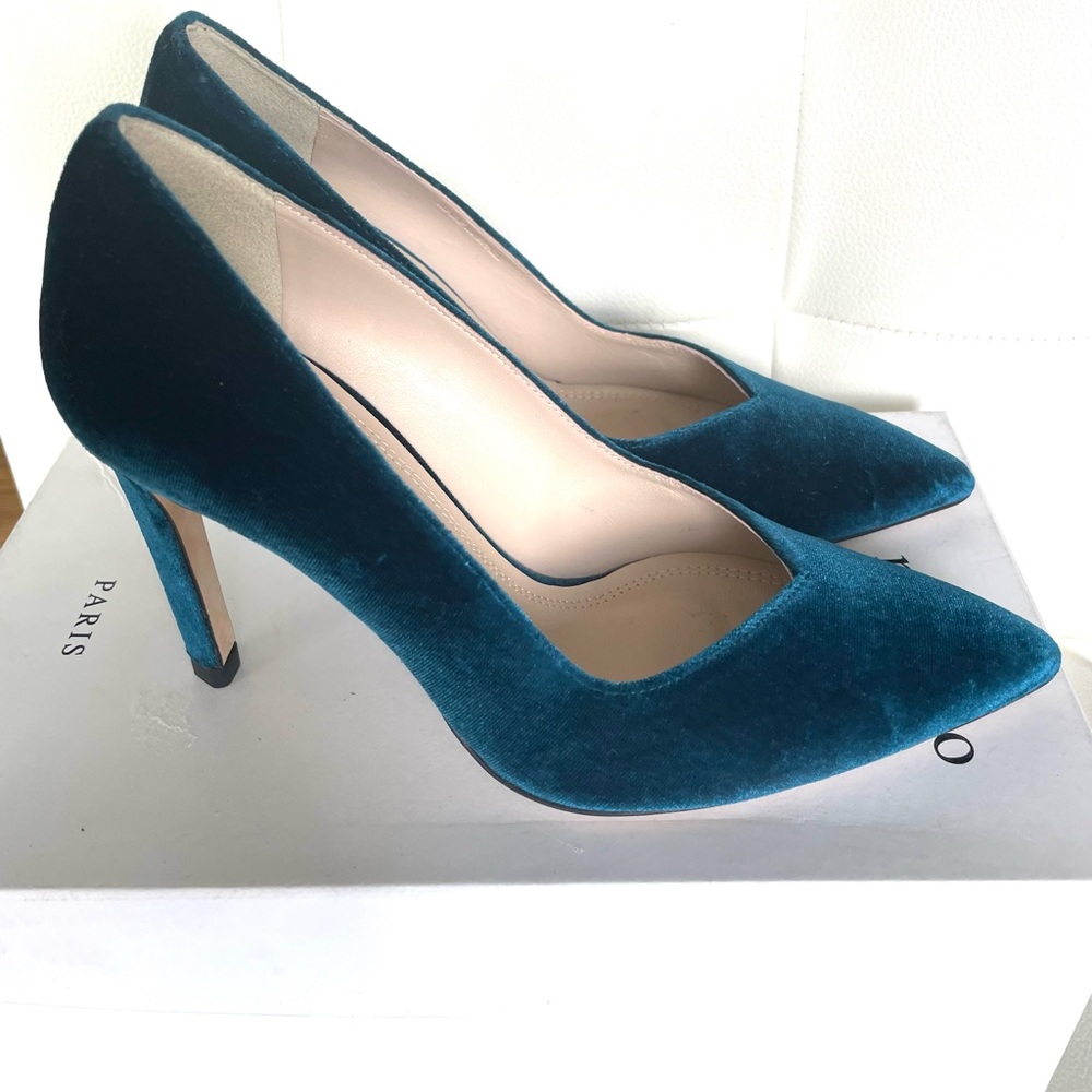 Brand new Sandro velvet heels size 6(36)